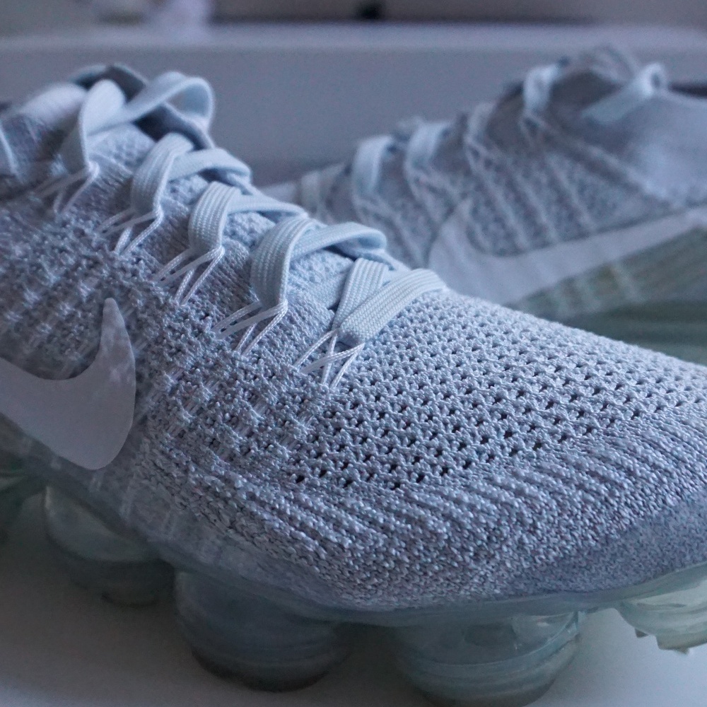 NIKE | WOMEN'S NIKE AIR VAPORMAX FLYNIT - Picture 2 of 13